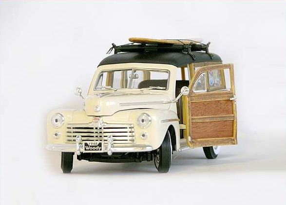 Автомобиль - Форд Вуди образца 1948 г., масштаб 1:18  
